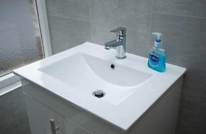 Amazing 3 Bedroom Home, Prime Bt1 Postcode And City Centre Location بلفاست المظهر الخارجي الصورة